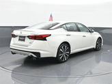 Thumbnail of 2022 Pearl White Tricoat Nissan Altima