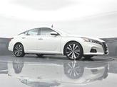 Thumbnail of 2022 Pearl White Tricoat Nissan Altima