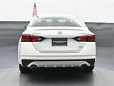 Thumbnail of 2022 Pearl White Tricoat Nissan Altima