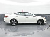 Thumbnail of 2022 Pearl White Tricoat Nissan Altima