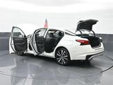 Thumbnail of 2022 Pearl White Tricoat Nissan Altima