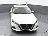 Thumbnail of 2022 Pearl White Tricoat Nissan Altima