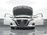 Thumbnail of 2022 Pearl White Tricoat Nissan Altima