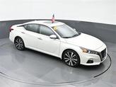 Thumbnail of 2022 Pearl White Tricoat Nissan Altima