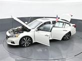 Thumbnail of 2022 Pearl White Tricoat Nissan Altima