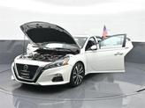 Thumbnail of 2022 Pearl White Tricoat Nissan Altima