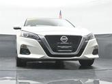 Thumbnail of 2022 Pearl White Tricoat Nissan Altima