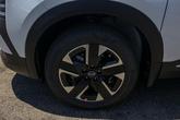 Thumbnail of 2025 2t Wht Blk Roof Nissan Kicks