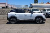 Thumbnail of 2025 2t Wht Blk Roof Nissan Kicks