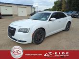 Photo of 2016 Bright White Clearcoat Chrysler 300