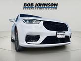 Thumbnail of 2022 Bright White Clearcoat Chrysler Pacifica