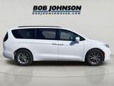 Thumbnail of 2022 Bright White Clearcoat Chrysler Pacifica