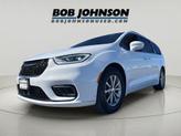 Thumbnail of 2022 Bright White Clearcoat Chrysler Pacifica