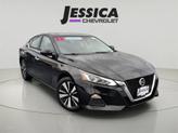 Photo of 2022 Super Black Clearcoat Nissan Altima