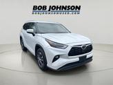 Photo of 2022 White Toyota Highlander