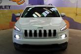 Thumbnail of 2017 Bright White Clearcoat Jeep Cherokee