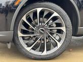 Thumbnail of 2025 Infinite Black Metallic Clearcoat Lincoln Aviator