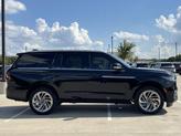 Thumbnail of 2025 Infinite Black Metallic Clearcoat Lincoln Navigator