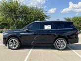 Thumbnail of 2025 Infinite Black Metallic Clearcoat Lincoln Navigator