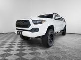 Photo of 2017 Super White Toyota Tacoma