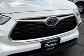 Thumbnail of 2022 Wind Chill Pearl Toyota Highlander Hybrid