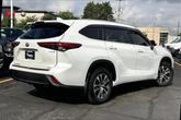 Thumbnail of 2022 Wind Chill Pearl Toyota Highlander Hybrid