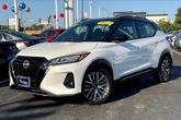 Thumbnail of 2023 Aspen White Tricoat/Super Black Nissan Kicks