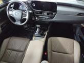 Thumbnail of 2025 Pear Lexus ES 300h