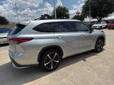 Thumbnail of 2021 Celestial Silver Metallic Toyota Highlander