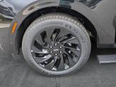 Thumbnail of 2025 Infinite Black Metallic Clearcoat Lincoln Navigator