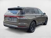 Thumbnail of 2025 Harbor Gray Clearcoat Lincoln Aviator