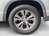 Thumbnail of 2014 Blizzard Pearl Toyota Highlander