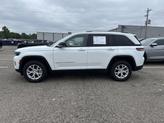 Thumbnail of 2023 Bright White Clearcoat Jeep Grand Cherokee