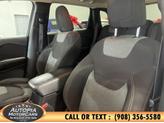 Thumbnail of 2017 Bright White Clearcoat Jeep Cherokee