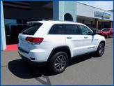 Thumbnail of 2022 Bright White Clearcoat Jeep Grand Cherokee