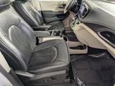 Thumbnail of 2019 Bright White Clearcoat Chrysler Pacifica