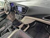 Thumbnail of 2019 Bright White Clearcoat Chrysler Pacifica