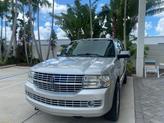 Thumbnail of 2011 White Platinum Tri-Coat Metallic Lincoln Navigator