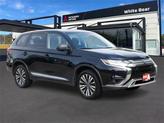 Photo of 2020 Labrador Black Metallic Mitsubishi Outlander
