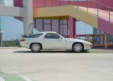 Thumbnail of 1991 White Porsche 928