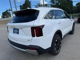 Thumbnail of 2025 Glacial White Pearl Kia Sorento