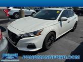 Photo of 2019 Glacier White Nissan Altima