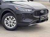 Thumbnail of 2025 Agate Black Metallic Ford Escape