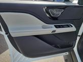 Thumbnail of 2025 Pristine White Metallic Tri-Coat Lincoln Aviator