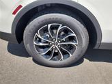 Thumbnail of 2025 White Platinum Metallic Tri-Coat Lincoln Nautilus
