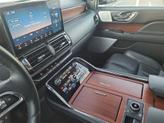 Thumbnail of 2022 Infinite Black Metallic Clearcoat Lincoln Navigator