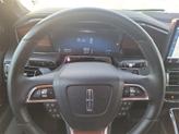 Thumbnail of 2022 Infinite Black Metallic Clearcoat Lincoln Navigator