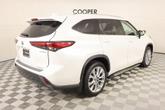 Thumbnail of 2023 Wind Chill Pearl Toyota Highlander Hybrid