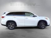 Thumbnail of 2016 Blizzard Pearl Toyota Highlander