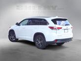 Thumbnail of 2016 Blizzard Pearl Toyota Highlander